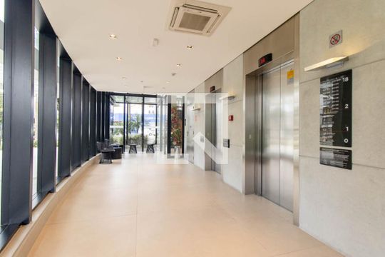 Área externa de apartamento para alugar com 1 quarto, 28m² em Rebouças, Curitiba