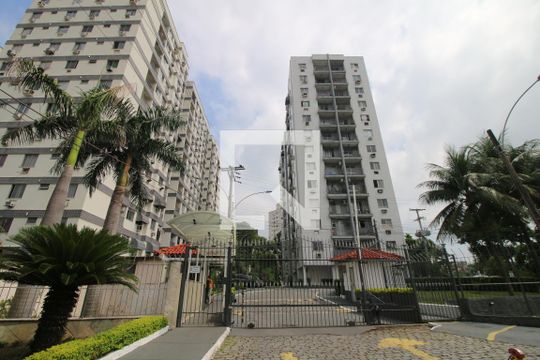 Fachada e portaria de apartamento para alugar com 2 quartos, 58m² em Vila da Penha, Rio de Janeiro