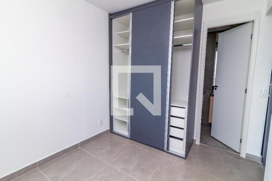 Quarto de apartamento à venda com 1 quarto, 29m² em Parque Industrial Tomas Edson, São Paulo