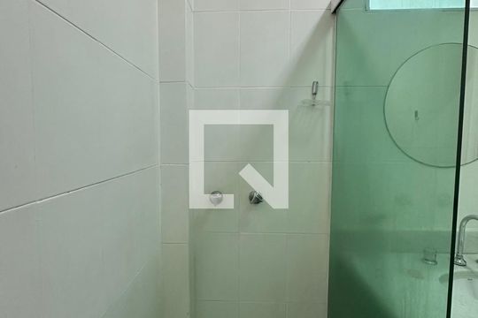 Banheiro de apartamento para alugar com 1 quarto, 30m² em Santa Teresa, Rio de Janeiro