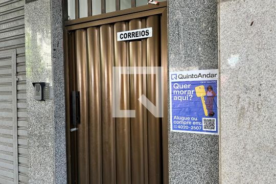 Plaquinha instalada de apartamento para alugar com 1 quarto, 30m² em Santa Teresa, Rio de Janeiro