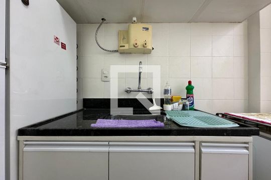 Cozinha de apartamento para alugar com 1 quarto, 30m² em Santa Teresa, Rio de Janeiro