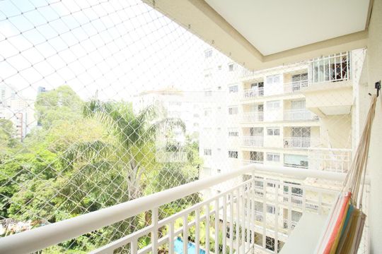 Varanda de kitnet/studio para alugar com 1 quarto, 31m² em Panamby, São Paulo