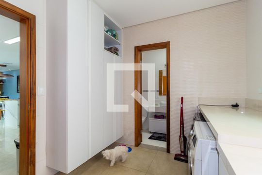 Área de Serviço de casa à venda com 4 quartos, 295m² em Água Rasa, São Paulo