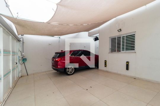 Garagem de casa à venda com 4 quartos, 295m² em Água Rasa, São Paulo
