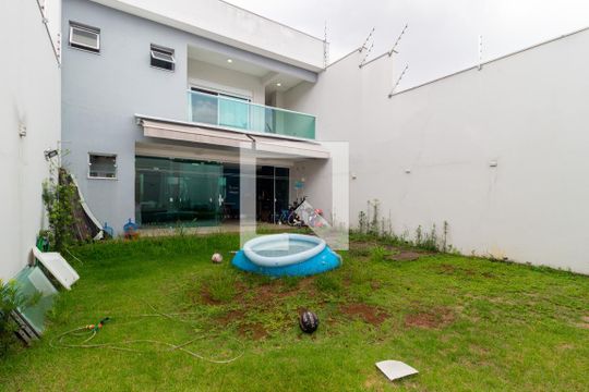 Quintal de casa à venda com 4 quartos, 295m² em Água Rasa, São Paulo