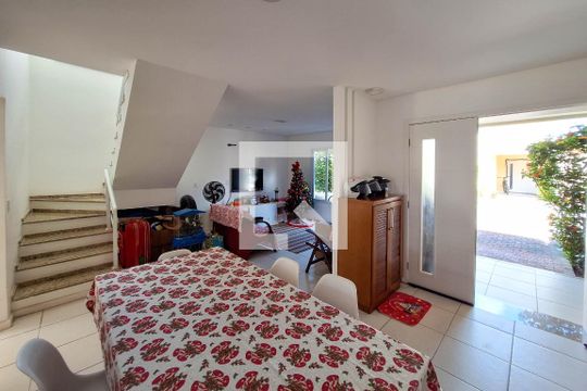 Sala de casa à venda com 3 quartos, 195m² em Engenho do Mato, Niterói