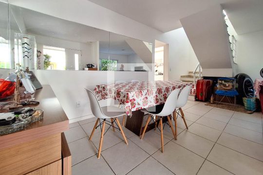 Sala de casa à venda com 3 quartos, 195m² em Engenho do Mato, Niterói