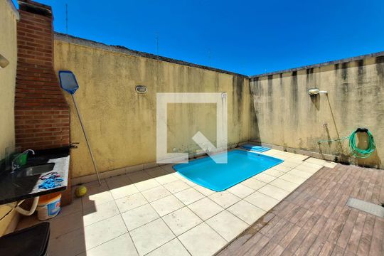 Piscina de casa à venda com 3 quartos, 195m² em Engenho do Mato, Niterói