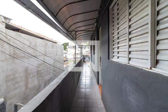 Corredor Lateral de casa para alugar com 1 quarto, 50m² em Vila Roque, São Paulo