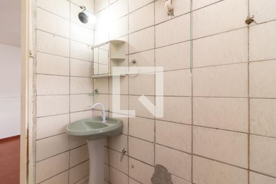 Banheiro de casa para alugar com 1 quarto, 50m² em Vila Roque, São Paulo
