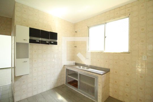 Cozinha de casa de condomínio para alugar com 2 quartos, 72m² em Taquara, Rio de Janeiro