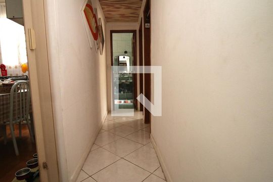 Corredor de apartamento à venda com 2 quartos, 75m² em Irajá, Rio de Janeiro