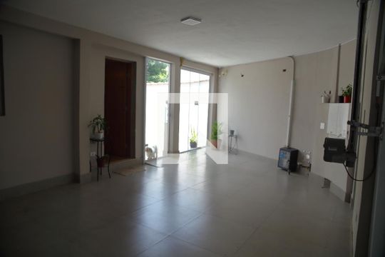 Área comum de casa à venda com 3 quartos, 230m² em Jardim Calux, São Bernardo do Campo