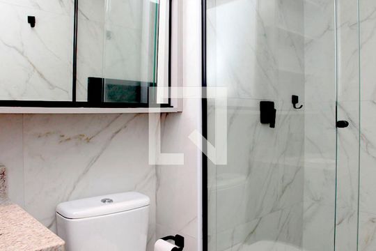 Banheiro de apartamento à venda com 1 quarto, 44m² em Petrópolis, Porto Alegre
