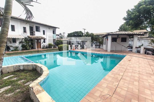 Piscina de casa de condomínio para alugar com 2 quartos, 80m² em Itapuã, Salvador