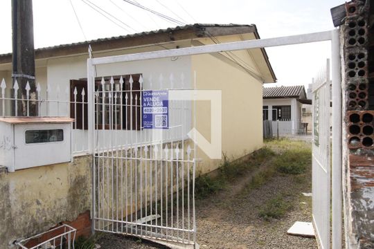 Fachada de casa para alugar com 2 quartos, 47m² em Monte Belo, Gravataí