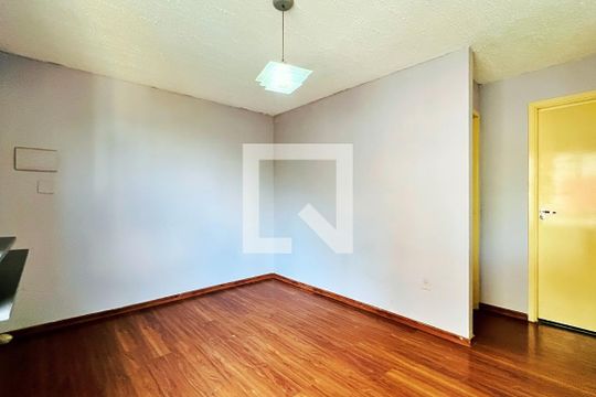 Sala de apartamento para alugar com 2 quartos, 43m² em Água Chata, Guarulhos
