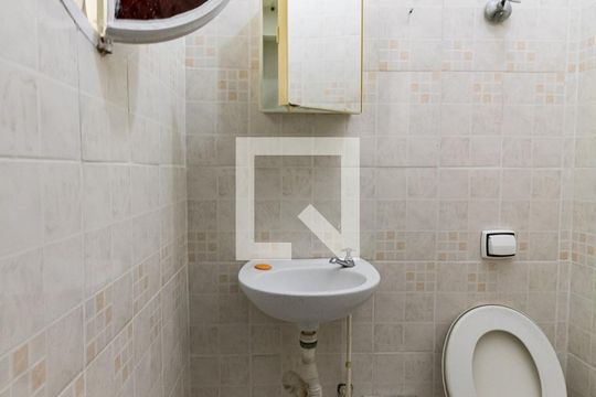 Banheiro de kitnet/studio para alugar com 1 quarto, 20m² em Aclimação, São Paulo