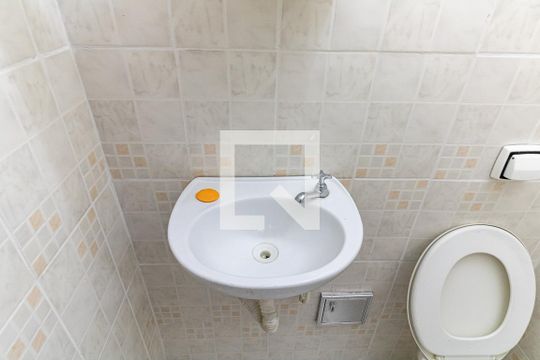 Banheiro de kitnet/studio para alugar com 1 quarto, 20m² em Aclimação, São Paulo