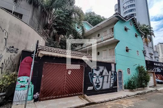Fachada de kitnet/studio para alugar com 1 quarto, 20m² em Aclimação, São Paulo