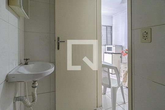 banheiro  de kitnet/studio para alugar com 1 quarto, 20m² em Vila Mariana, São Paulo