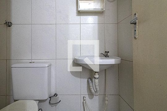 banheiro  de kitnet/studio para alugar com 1 quarto, 20m² em Vila Mariana, São Paulo
