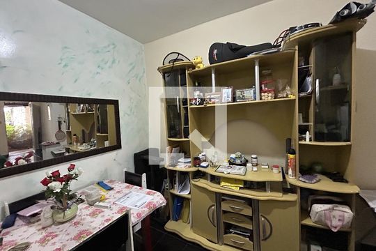 Sala de casa à venda com 2 quartos, 118m² em Vaz Lobo, Rio de Janeiro