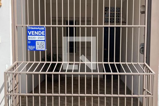 Fachada de casa à venda com 3 quartos, 140m² em Vila Vera, São Paulo