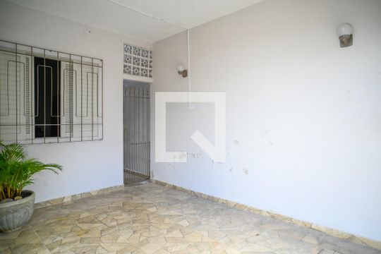 Garagem de casa à venda com 3 quartos, 140m² em Vila Vera, São Paulo