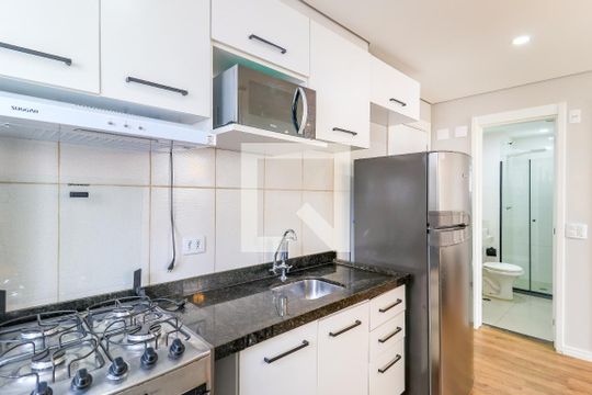 Cozinha de apartamento para alugar com 2 quartos, 34m² em Santo Amaro, São Paulo