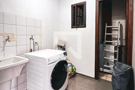 Área de Serviço de casa para alugar com 3 quartos, 120m² em Rio Pequeno, São Paulo