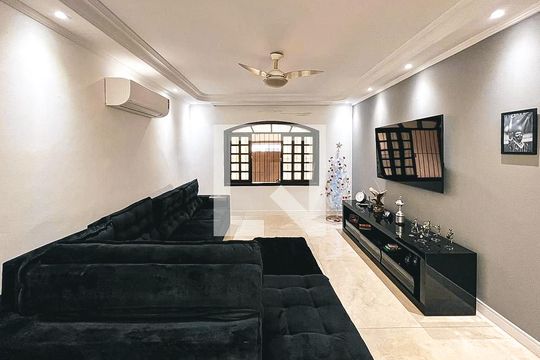 Sala de casa para alugar com 3 quartos, 120m² em Rio Pequeno, São Paulo