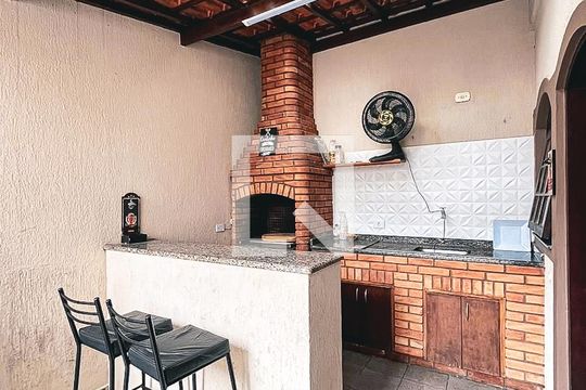 Área Externa de casa para alugar com 3 quartos, 120m² em Rio Pequeno, São Paulo