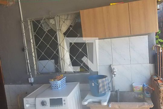 Garagem de casa à venda com 2 quartos, 10m² em Harmonia, Canoas