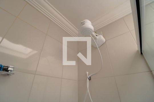 Banheiro da suíte 2 / chuveiro de casa de condomínio para alugar com 2 quartos, 151m² em Vila Marari, São Paulo