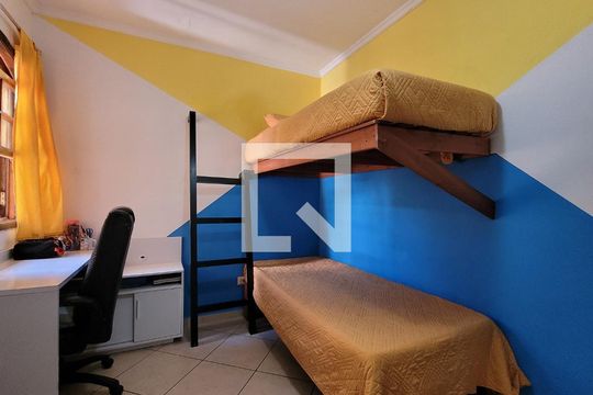 Quarto de casa à venda com 2 quartos, 200m² em Jardim Teles de Menezes, Santo André