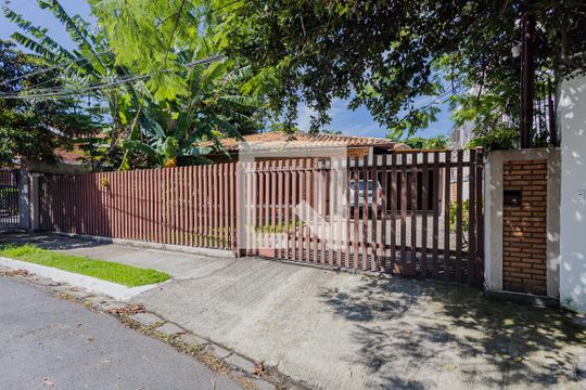 Fachada de casa para alugar com 3 quartos, 450m² em Vila Madalena, São Paulo