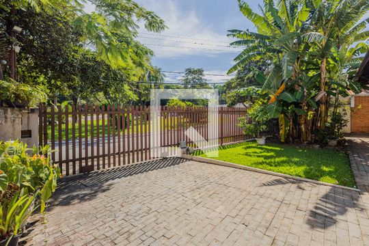 Garagem de casa para alugar com 3 quartos, 450m² em Vila Madalena, São Paulo