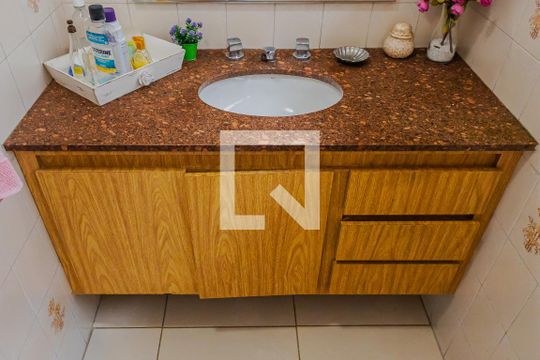 Banheiro da Suíte 1 de casa para alugar com 3 quartos, 450m² em Vila Madalena, São Paulo