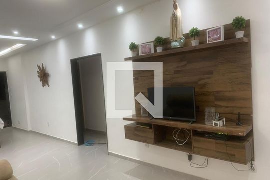 Sala de casa à venda com 2 quartos, 300m² em Brás de Pina, Rio de Janeiro