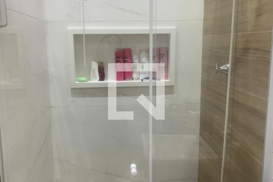Banheiro de casa à venda com 2 quartos, 300m² em Brás de Pina, Rio de Janeiro