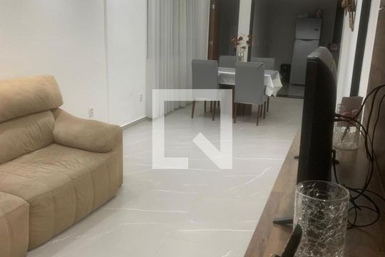 Sala de casa à venda com 2 quartos, 300m² em Brás de Pina, Rio de Janeiro