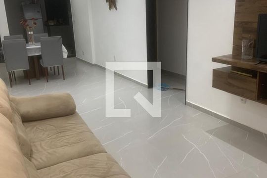 Sala de casa à venda com 2 quartos, 300m² em Brás de Pina, Rio de Janeiro