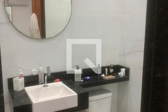 Banheiro de casa à venda com 2 quartos, 300m² em Brás de Pina, Rio de Janeiro