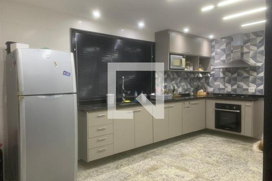 Cozinha de casa à venda com 2 quartos, 300m² em Brás de Pina, Rio de Janeiro