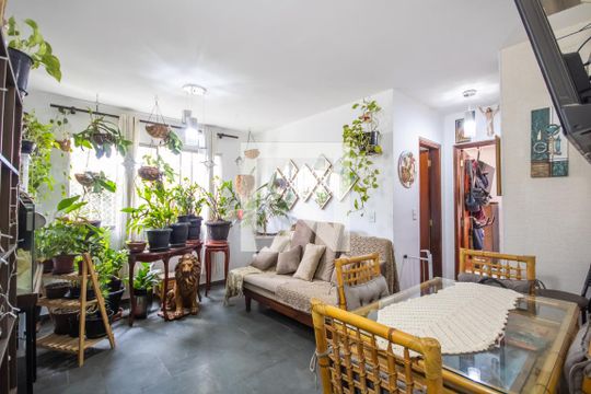 Sala de apartamento à venda com 2 quartos, 50m² em Quitaúna, Osasco