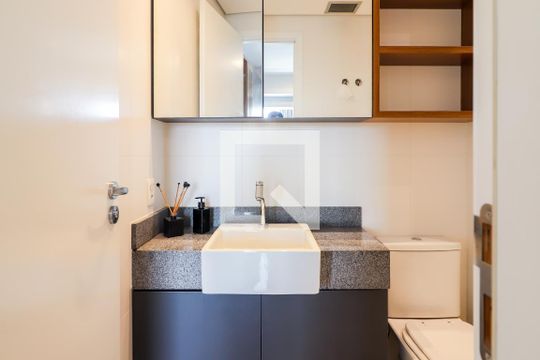 Banheiro de apartamento para alugar com 1 quarto, 36m² em Butantã, São Paulo