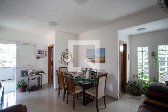Casa à venda com 3 quartos, 500m² em Frei Leopoldo, Belo Horizonte
