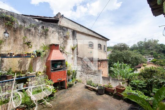 Garagem de casa à venda com 3 quartos, 500m² em Frei Leopoldo, Belo Horizonte